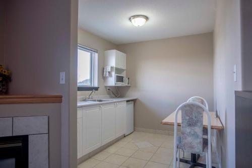 Фото Ramada Limited 100 Mile House