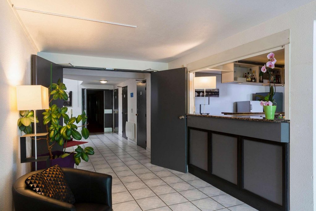 Фото The Originals City, Angers Sud – Le Village 49