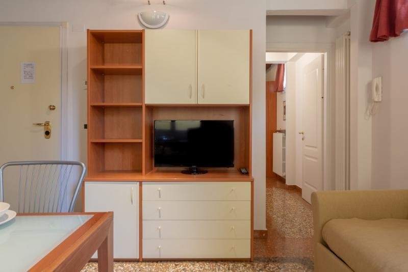 Фото Tra le Due Torri e Piazza Santo Stefano Apartment