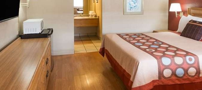 Фото Super 8 by Wyndham Pasadena/LA Area