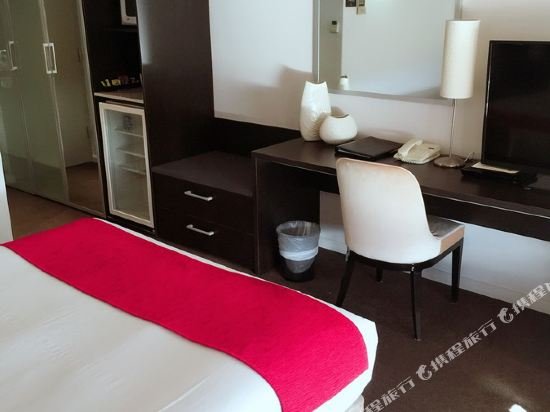 Фото Royal Pacific Hotel