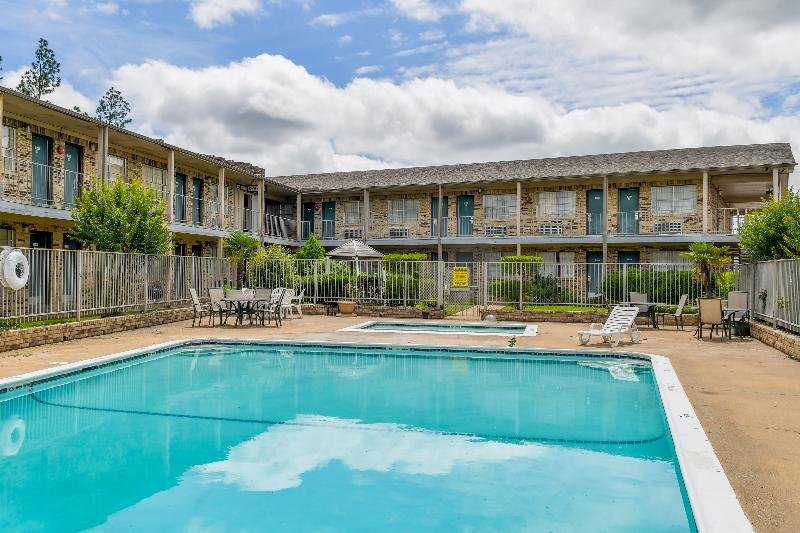 Фото Oyo Hotel Tyler Lindale