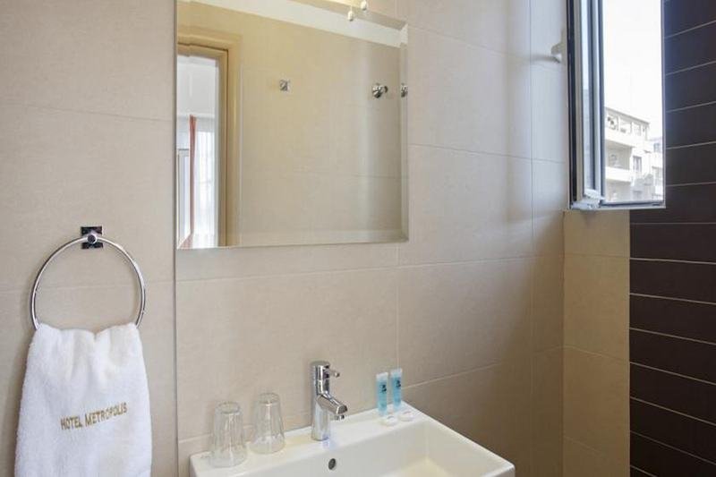 Фото Metropolis Hotel