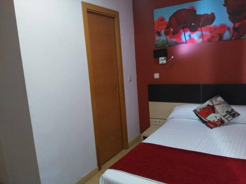 Фото Hostal Falfes
