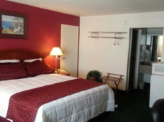 Фото Ramada by Wyndham Kingman