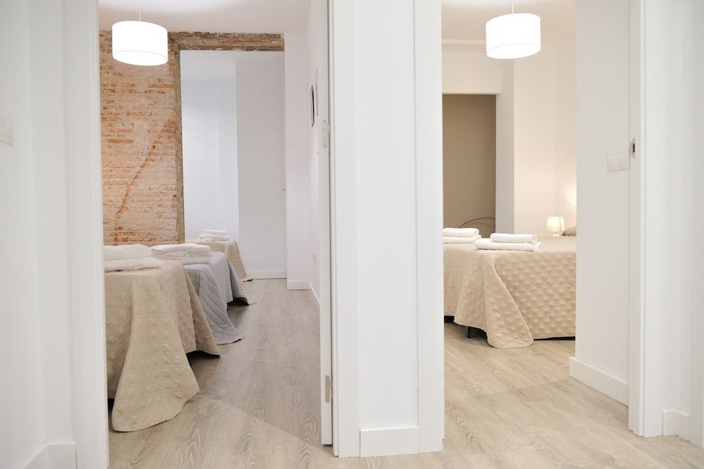 Фото Apartamentos Travel Habitat Ayuntamiento