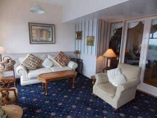 Фото The Maples Hotel