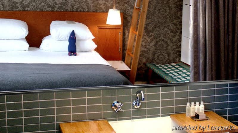 Фото The Drake Hotel