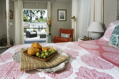 Гостиница The Kenwood Gables Boutique Bed & Breakfast в Сент-Питерсберге