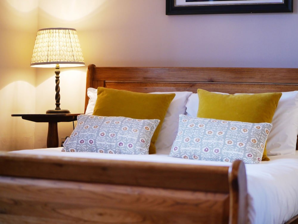 Фото Bear and Ragged Staff