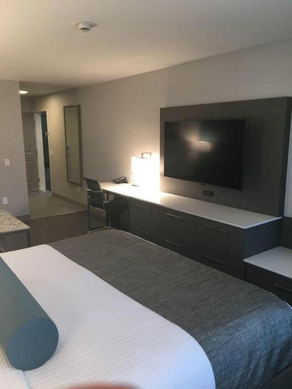 Фото Best Western Plus Temecula Wine Country Hotel &Suites