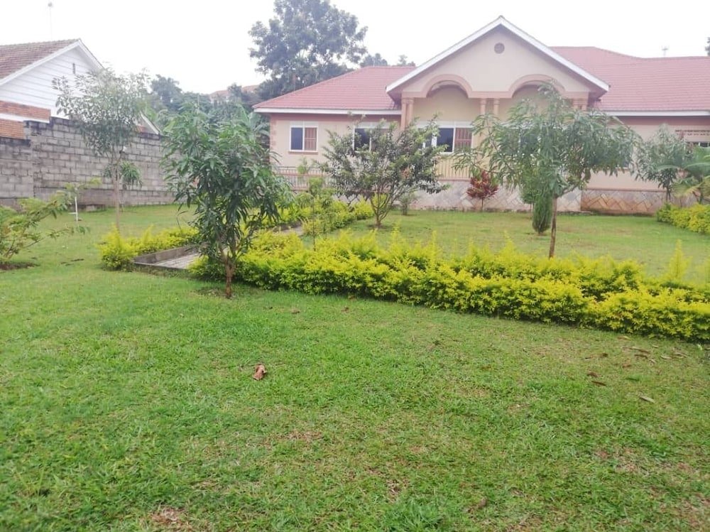 Фото Airport Side Hotel Entebbe