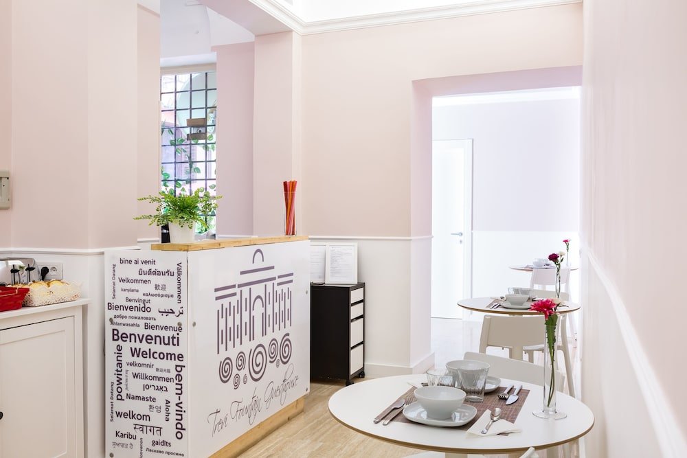 Фото Trevi Fountain Guesthouse