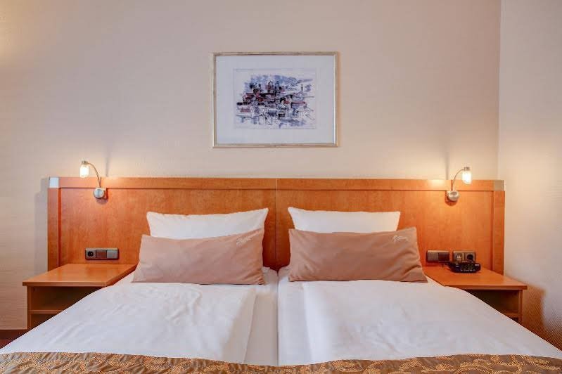 Фото Premier Inn Passau Weisser Hase