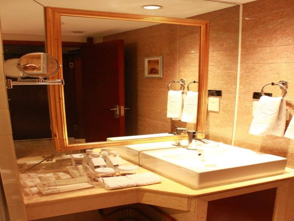 Фото Minshan Lhasa Grand Hotel