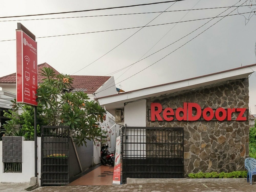 Hotel RedDoorz Plus near Universitas Methodist Medan, Medan, photo