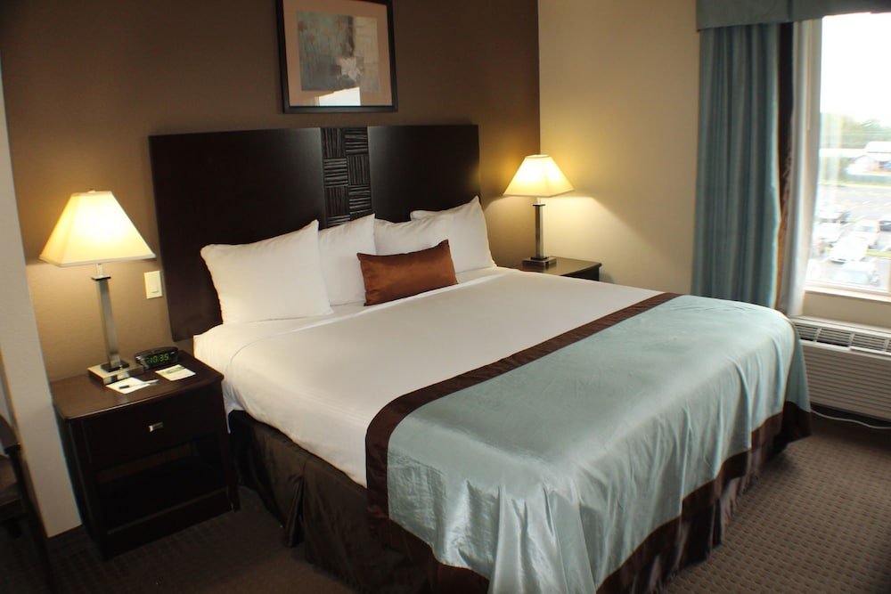 Фото Wingate by Wyndham Southport