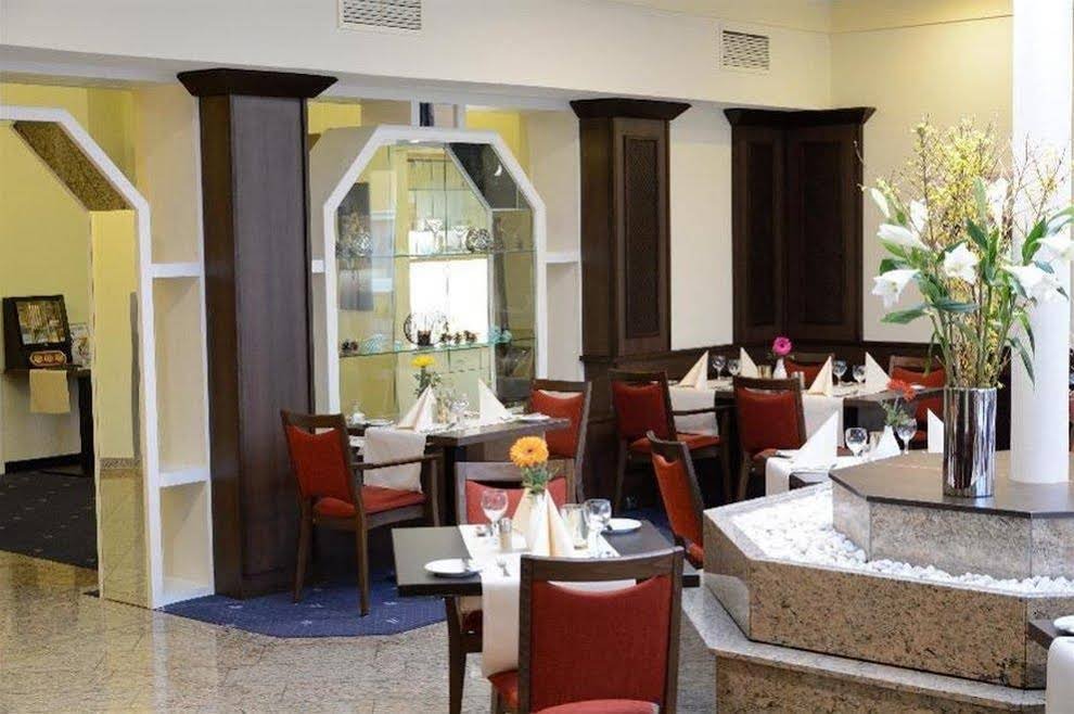 Фото Avalon Hotelpark Königshof