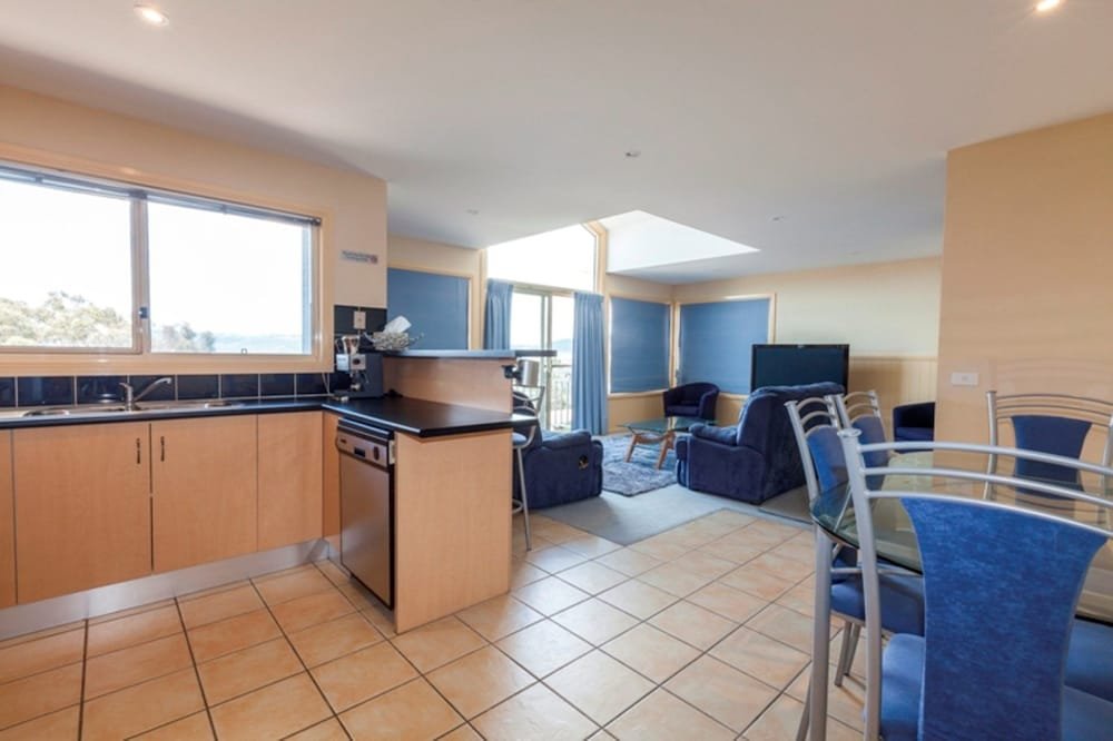 Фото Torino 3 - Lake Jindabyne & Snowy Mountain Views