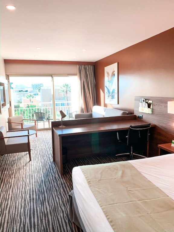 Фото Holiday Inn Cannes