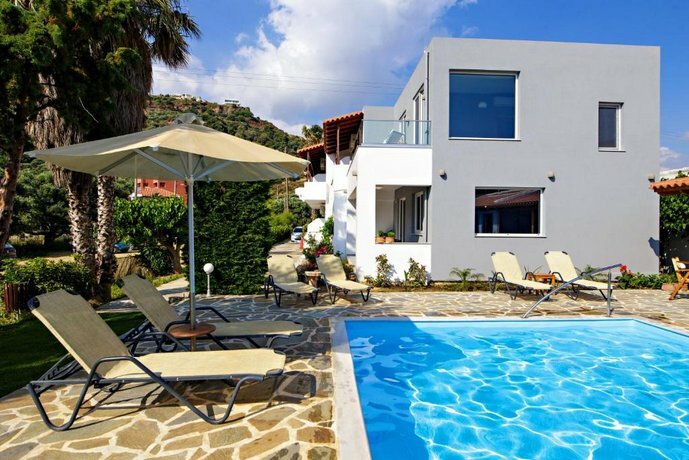 Irida Guesthouse by the pool