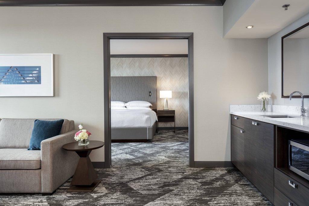 Фото Sheraton Vancouver Guildford Hotel