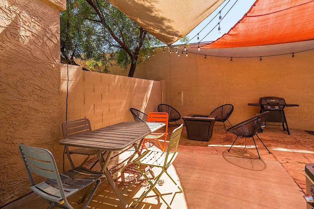 Фото South Scottsdale Townhome 2 Bedroom by Casago