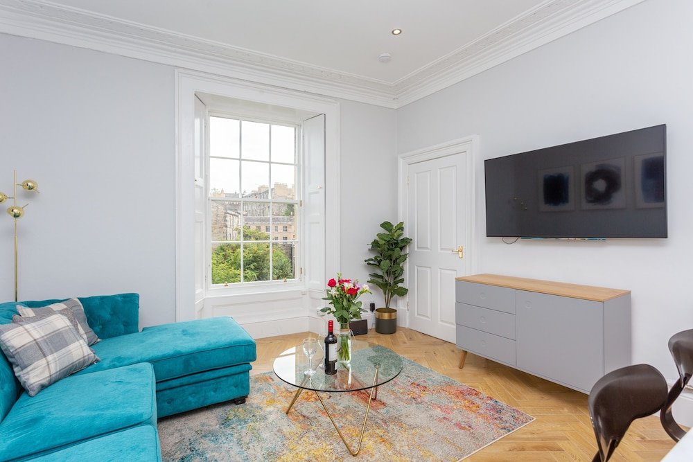 Фото Silver Lining - Luxury New Town Apartment