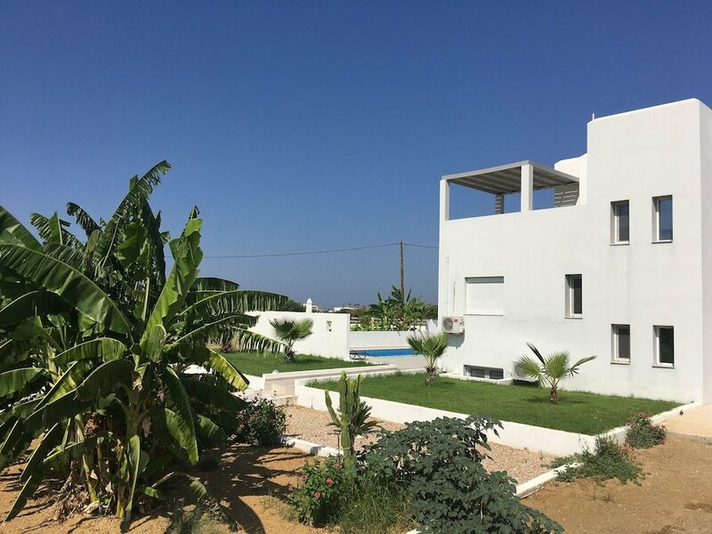 Гостиница Xenos Villa 3 - Luxury Villa With Private Pool Near The Sea