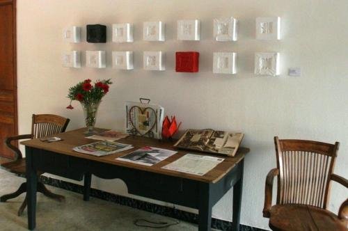 Фото Hostal Montsoliu