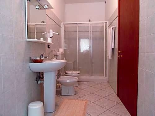 Фото Hotel Emiliana