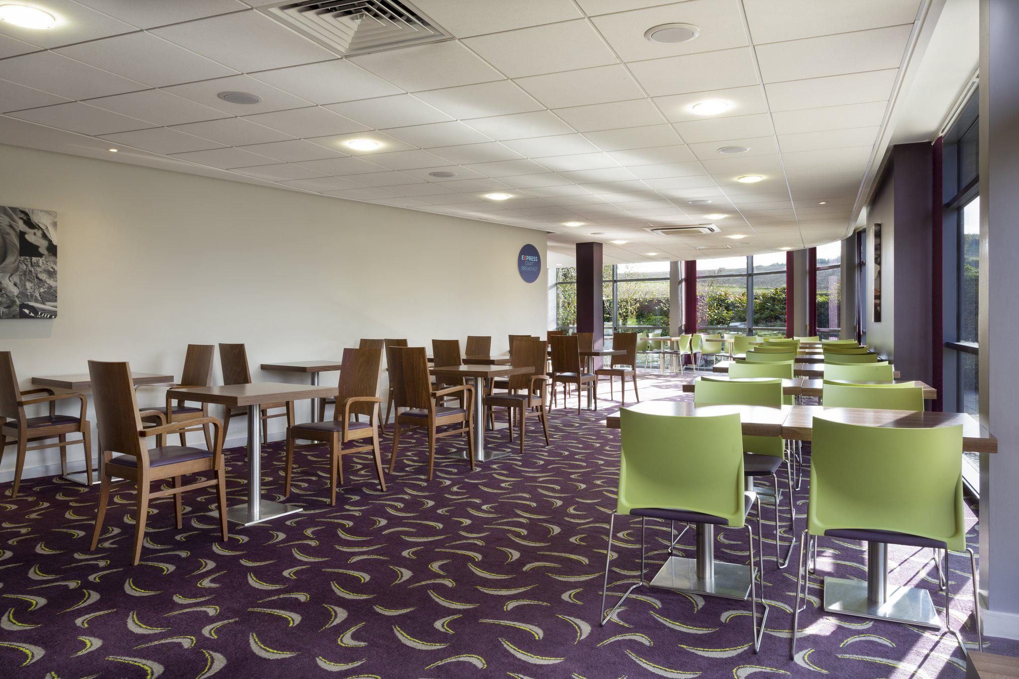 Фото Holiday Inn Express Dunstable, an Ihg Hotel