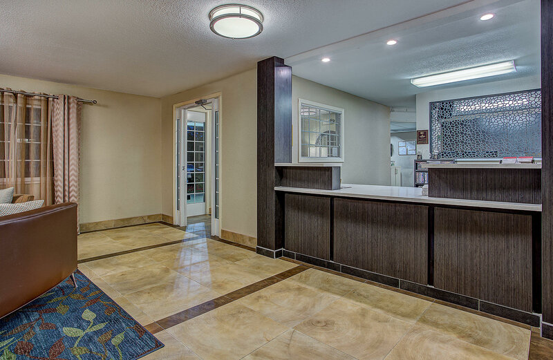 Гостиница Candlewood Suites Louisville Airport, an Ihg Hotel в Луисвилле