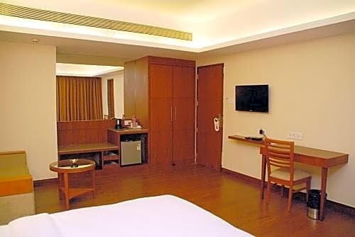 Фото L N Marriott Hotel