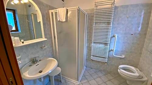 Фото Casteluce Hotel Funivie Pinzolo