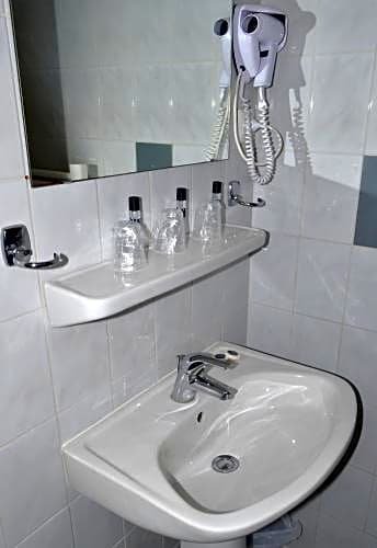 Фото Hôtel Les Mimosas