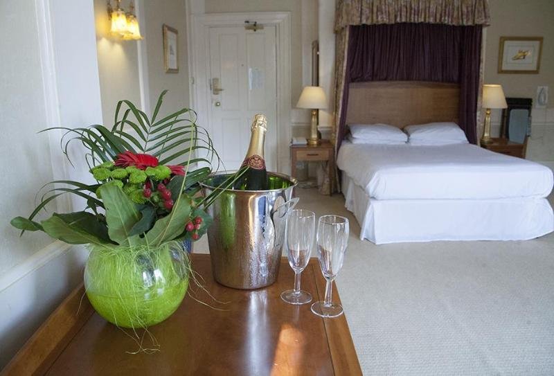 Фото Arnos Manor Hotel