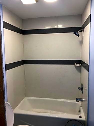 Фото Golden West Manor Motel