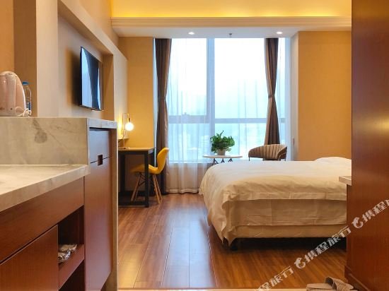 Фото The Roost Hotel