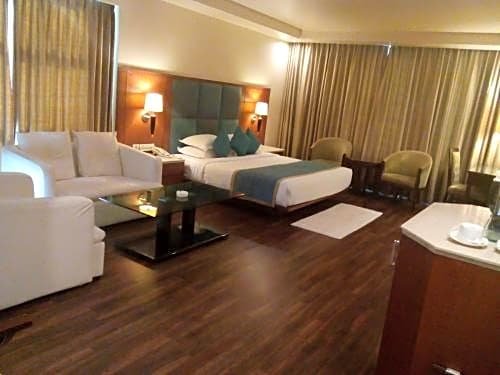 Фото The Royale Senate Hebbal