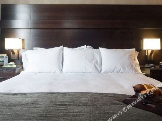 Фото Canad Inns Destination Centre Club Regent Casino Hotel