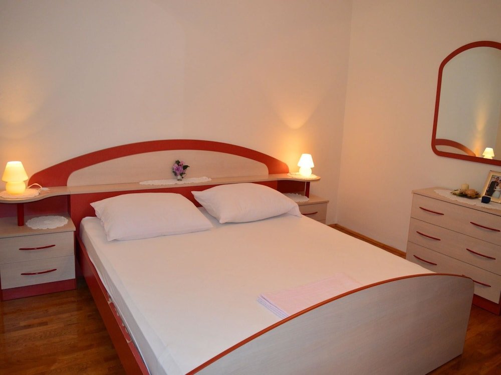 Фото Apartmani Dragović Brodarica