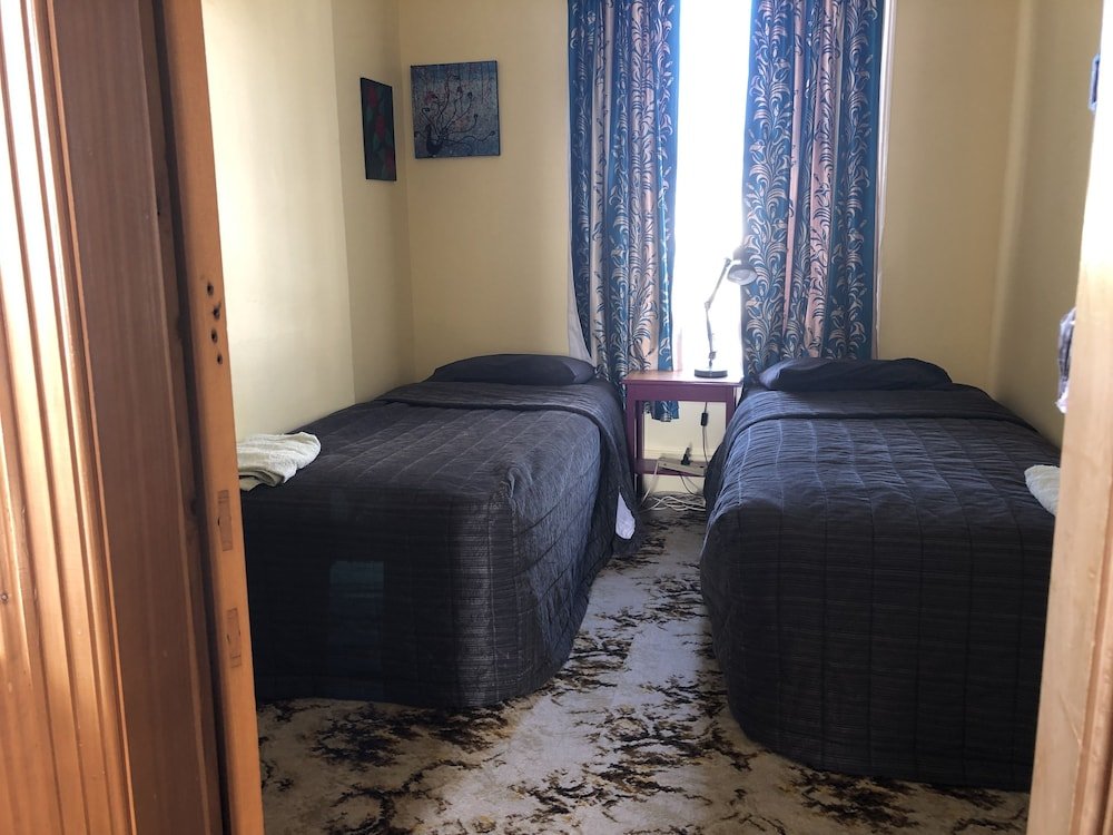 Фото Empire Hotel Backpackers