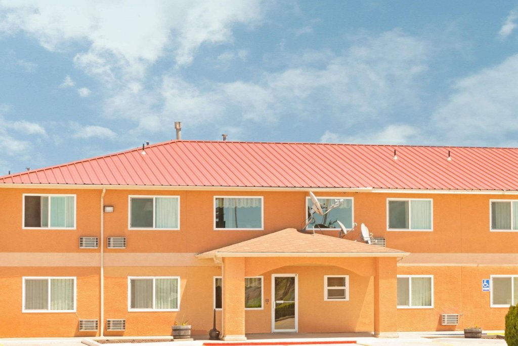 Фото Super 8 by Wyndham Clayton