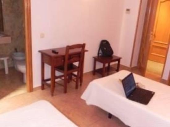 Фото Hostal Ivor y Hostal Mayrit