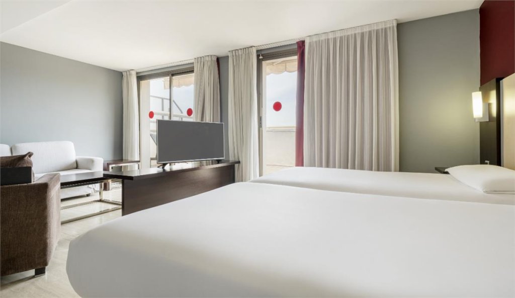 Фото Hotel Ilunion Almirante