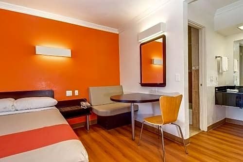 Фото Motel 6 Garden Grove