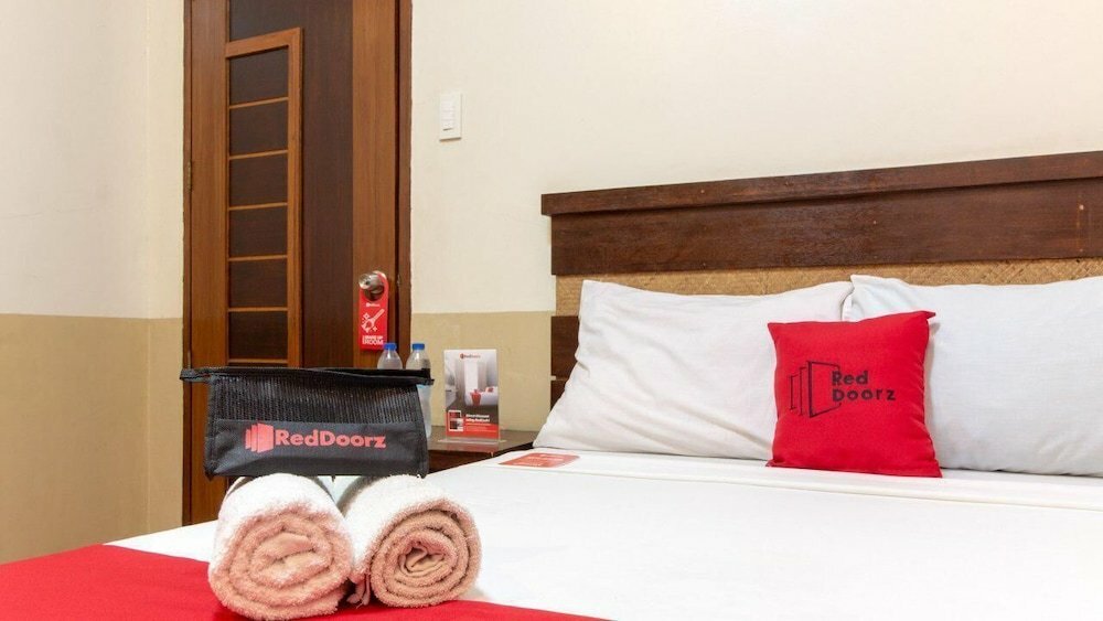 Hotel RedDoorz near Manlurip Rotonda Tacloban, Province of Leyte, photo