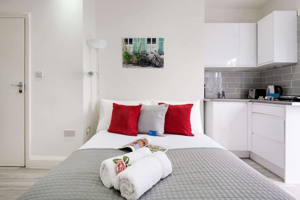 Фото Earl's Court Ongar Road Apartments by Flying Butler