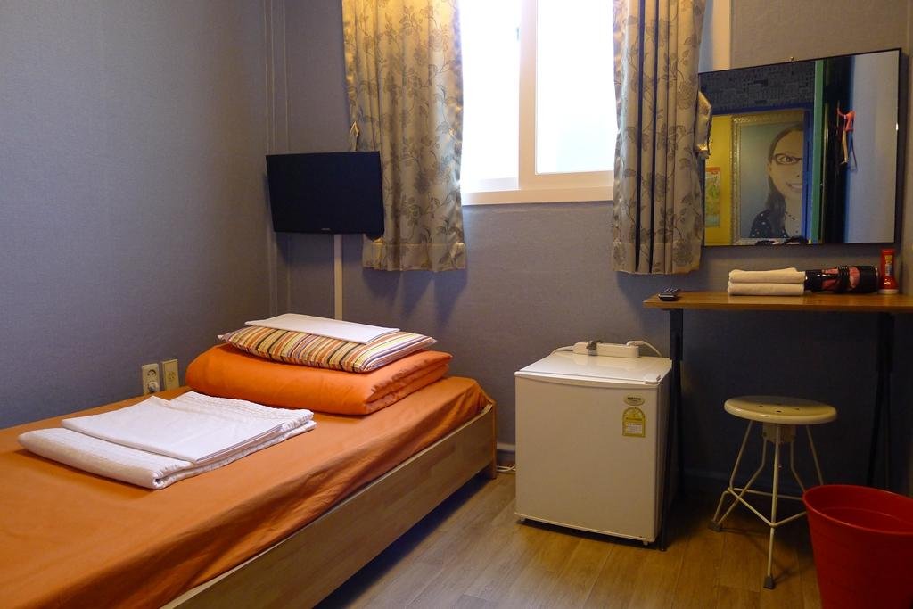 Фото The House Hostel